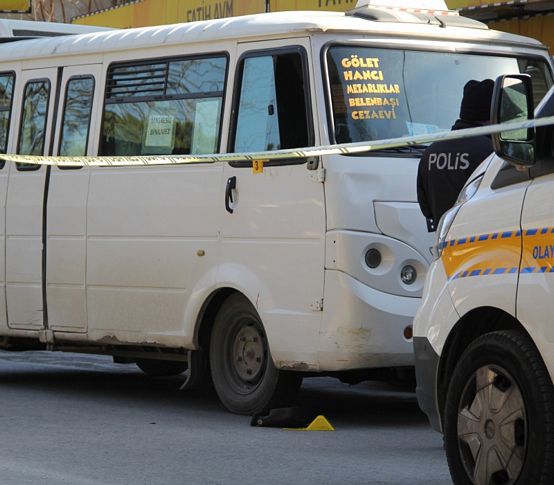 Minibüste çıkan kavga kanlı bitti: 1 ölü