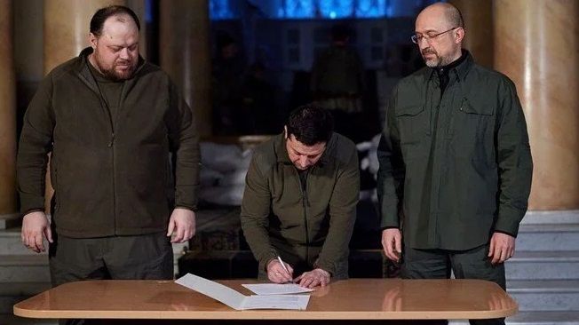 Ukrayna’nın AB’ye katılım başvurusunu imzaladı