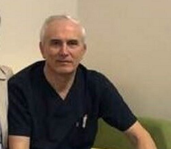 Ameliyat esnasında beyin kanaması geçiren doktor yoğun bakıma kaldırıldı