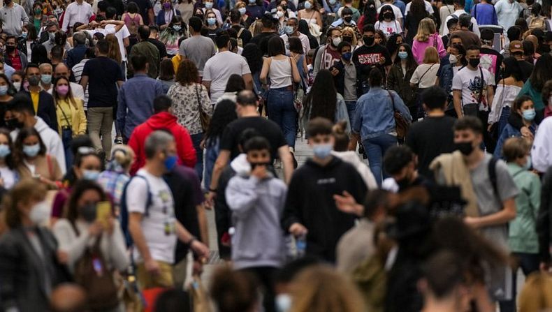 Bilim Kurulu Üyesi İlhan açıkladı: Maske zorunluluğu kalkacak mı?