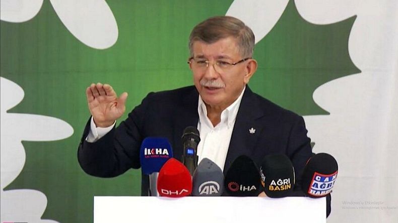 'Bu ülkenin menfaatine olacaksa en arkada oturmaya razıyım'