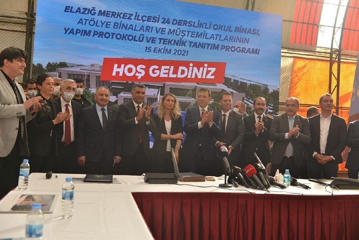 CHP’li iki büyükşehir belediyesinin okul protokol törenine katılmıştı! O müdür görevden alındı