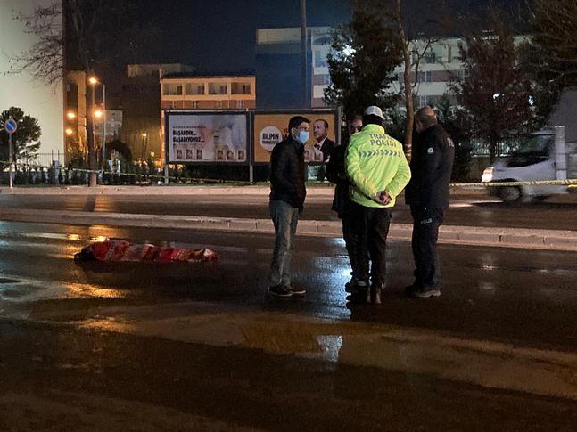 İzmir'de feci kaza: Yayaya çarptı, kaçtı