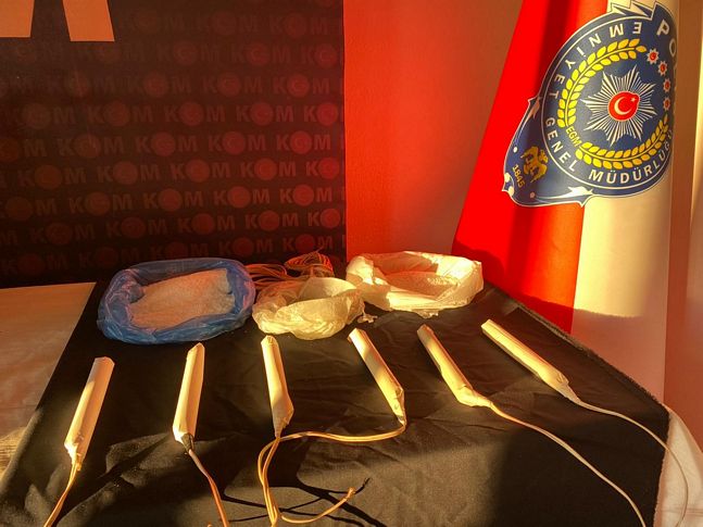 İzmir'de kaçak kazı operasyonunda çok sayıda patlayıcı ele geçirildi