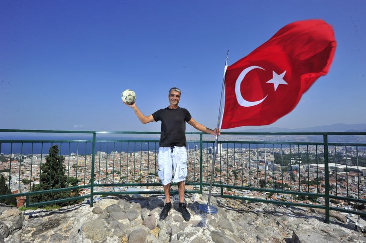 İzmir Namık Dalgakıran’ı Milli Takım’a uğurladı
