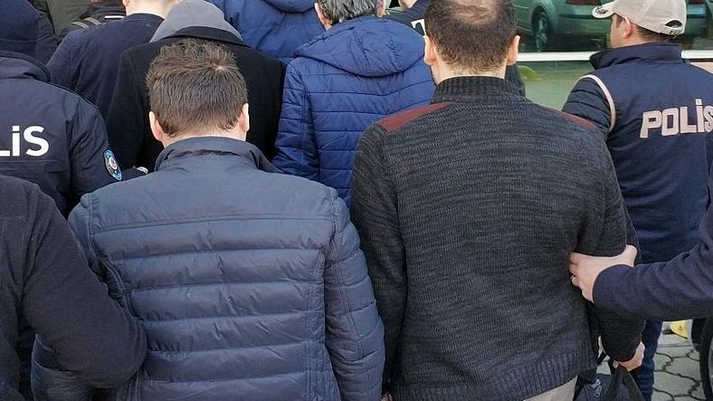 İzmir ve İstanbul'da eş zamanlı FETÖ operasyonu