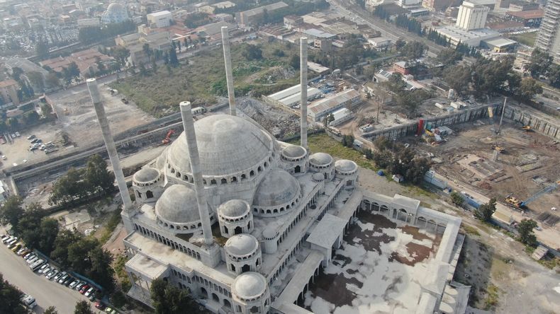 İzmir’in bitmeyen protokol camisi