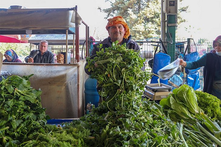 Karşıyaka'da 'yeşil lezzet' şöleni