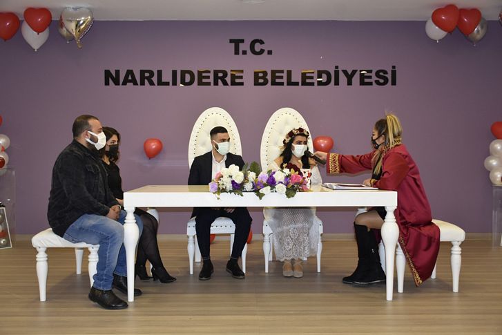 Narlıdere’de 7 çift dünyaevine girdi