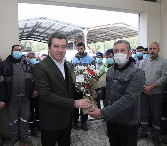 Temizlik işçilerinden Başkan Koştu’ya 'zam' teşekkürü