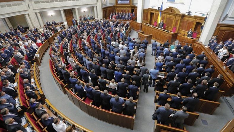 Ukrayna'dan sivillere silah taşıma izni ve OHAL kararı