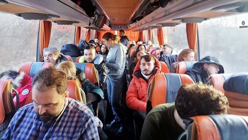 Ukrayna'dan tahliye edilen ilk kafile Türkiye'de