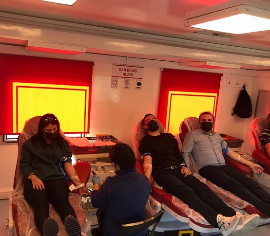 Urla'da CHP’li gençlerden kan bağışı