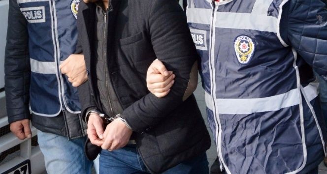 Yurt dışına kaçmaya çalışan 8'i FETÖ şüphelisi 30 kişi yakalandı