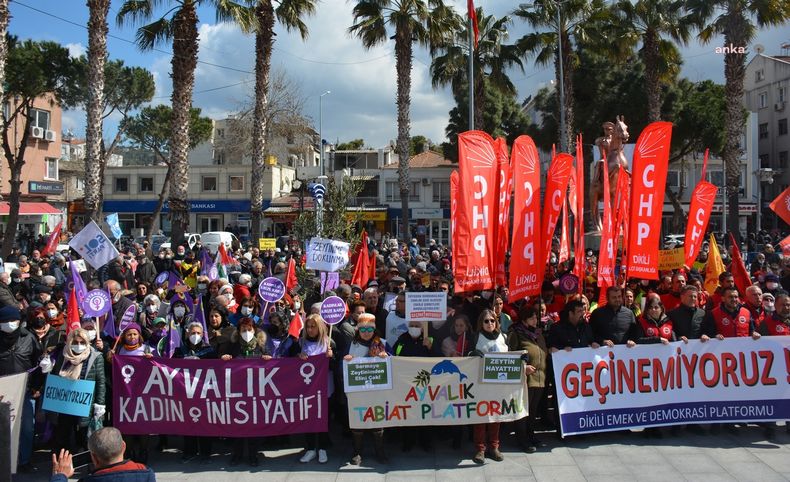 Dikili'de halk sokağa indi: Geçinemiyoruz!