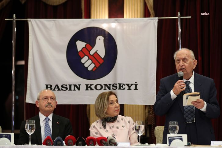 Hüsamettin Cindoruk:  Bugün CHP benim de partimdir, var mı diyeceğiniz!