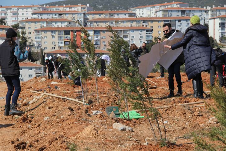 İzmir’de binlerce fidan toprakla buluştu