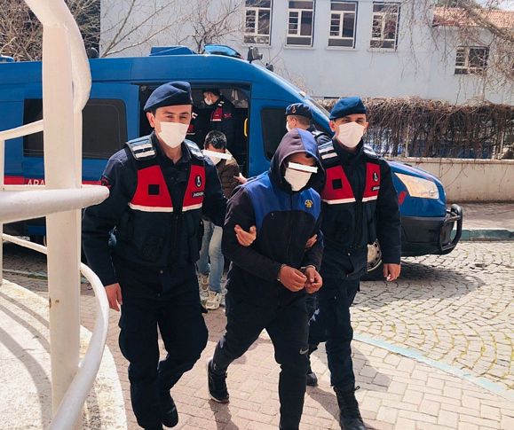 İzmir’de hırsızlara göz açtırmayan jandarma 5 kişiyi yakaladı