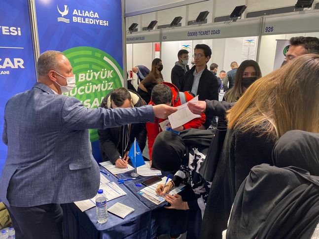 Kariyer fuarında Aliağa Belediyesine yoğun ilgi