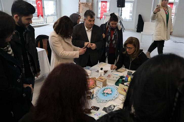 Kınıklı kadınlar sanat atölyelerinde sanatçılarla buluştu