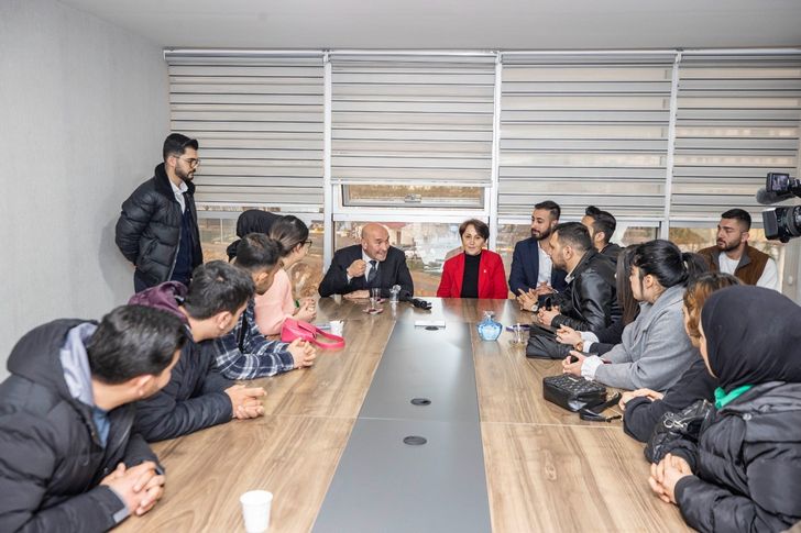 Soyer'den Diyarbakır'da gençlere mesaj: Çelik gibi sarılın birbirinize