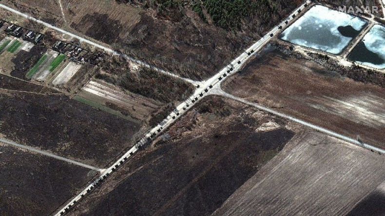 Yeni uydu görüntülerine göre Rus tankları Kiev’e çok yaklaştı