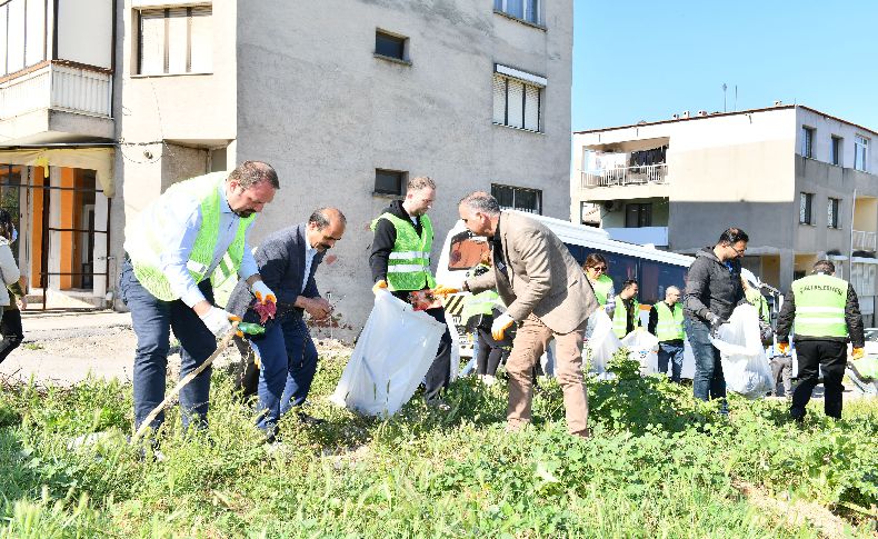 Başkan Gümrükçü 200 kişilik ekiple temizliğe çıktı