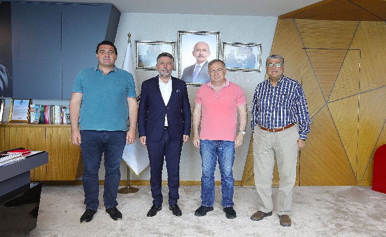 Deprem Komisyonu’nun CHP’li üyelerinden “Bayraklı çıkarması”