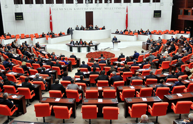 CHP'den tüm sağlık kuruluşlarında silah taşınamaması için kanun teklifi