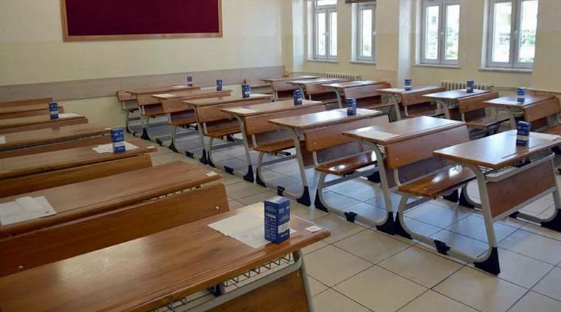 Deprem nedeniyle okulların boşaltıldığı İzmir'de eğitim sıkıntısı