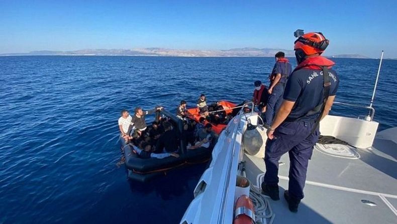 İzmir'de 447 kaçak göçmen yakalandı, 6 organizatör tutuklandı