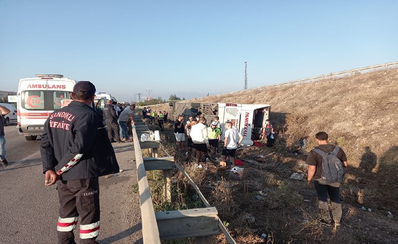 Asker adaylarını taşıyan otobüs devrildi: 30 yaralı