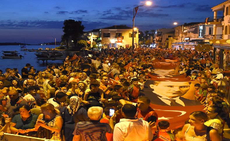 Zaferin yıldönümünde Foça'da büyük coşku