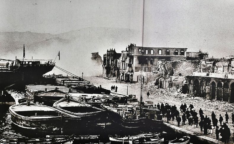 “Büyük İzmir Yangını 1922” fotoğraf sergisi açıldı
