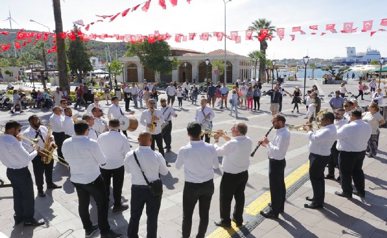 Çeşme’nin dört bir yanında festival coşkusu