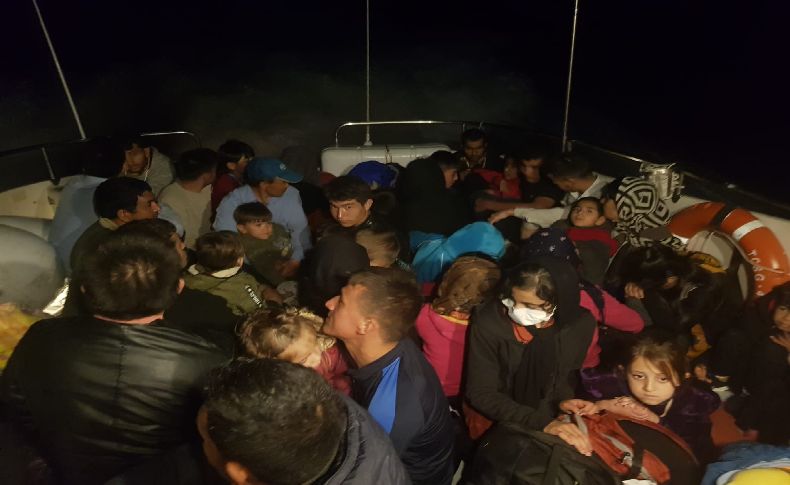 İzmir açıklarında 5 göçmen kurtarıldı, 49'u yakalandı