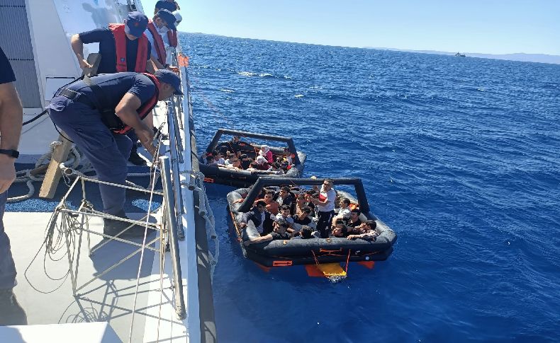 İzmir açıklarında 66 göçmen kurtarıldı, 35'i yakalandı