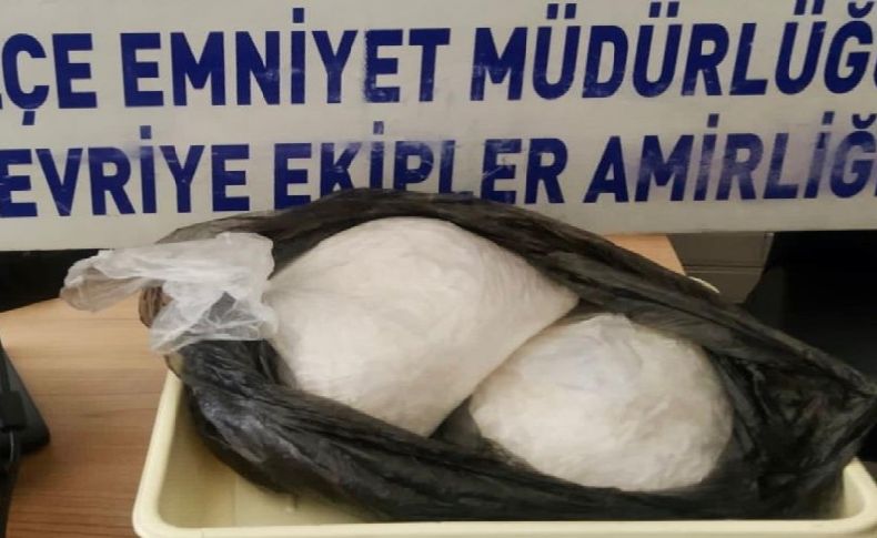 Kaçmaya çalıştılar: 2 kilo metamfetaminle yakalandılar