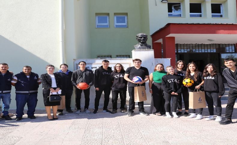 Atık pil toplayan okullara Güzelbahçe Belediyesi’nden ödül