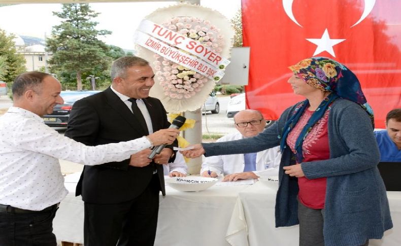 İzmir Büyükşehir Belediyesi'nin küçük üreticiye desteği sürüyor