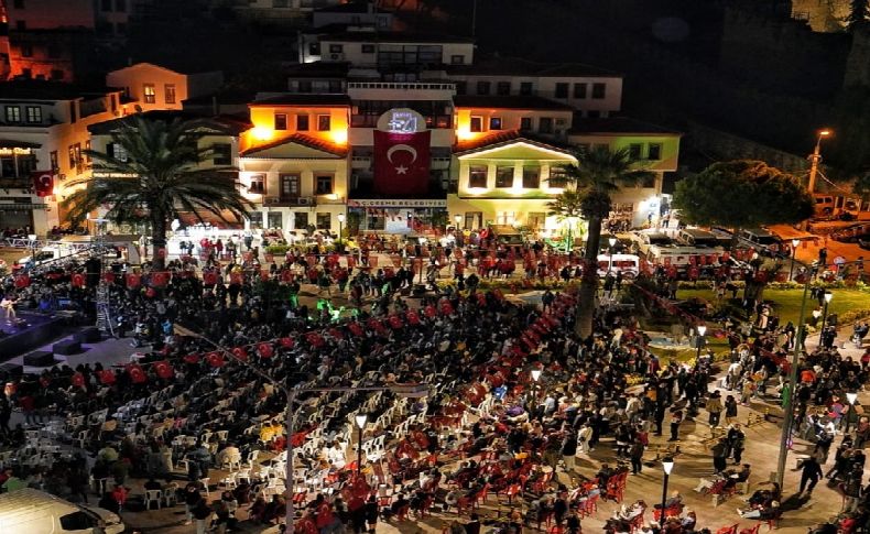 Çeşme’de Cumhuriyet coşkusu Suavi ile meydanlara taşacak