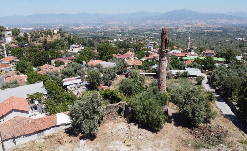 İzmir'de ecdat yadigarı cami göz göre göre yok oluyor
