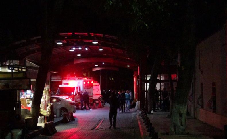 İzmir’de trafikte yol verme kavgası: 2’si ağır 4 yaralı