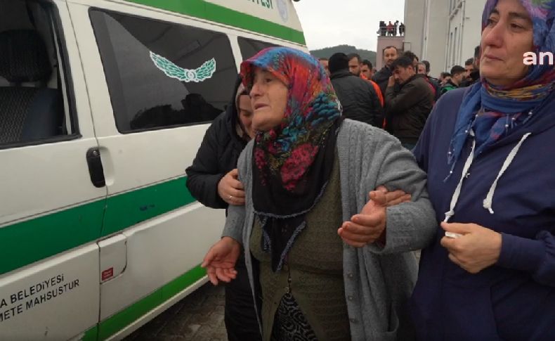 Oğlunu son yolculuğuna uğurlayan Nebile anne yürek yaktı
