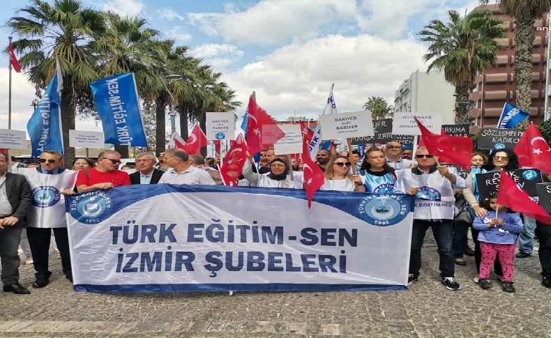 Öğretmenlerden 'Meslek Kanunu' protestosu