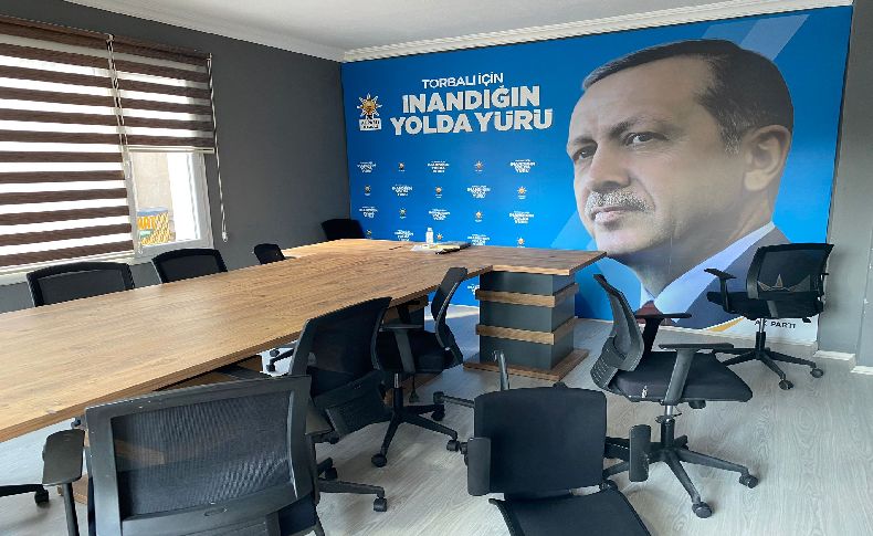 Torbalı’da AK Parti irtibat bürosuna sopalı saldırı