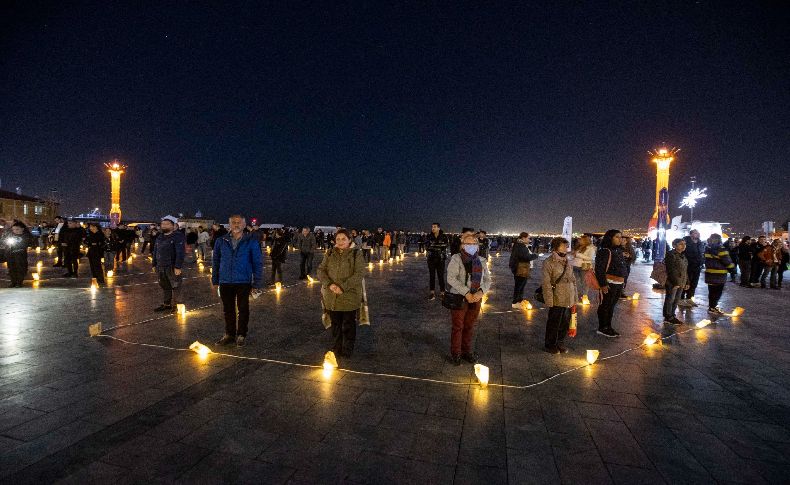 İzmir Ata’ya saygı nöbeti tuttu!