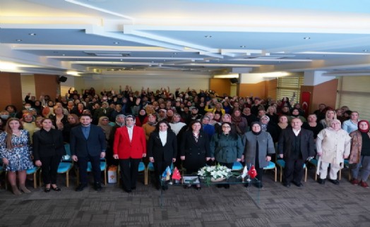 AK Parti İzmir'de ‘Siyaset Akademisi Kadın' programı dolu dolu geçti