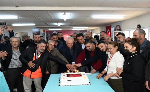 Başkan Selvitopu, işçilerle yeni yılı kutladı