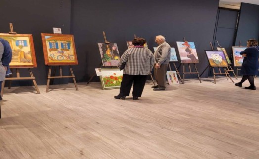 Bayraklı'nın kursiyerlerinden yıl sonu sergisi